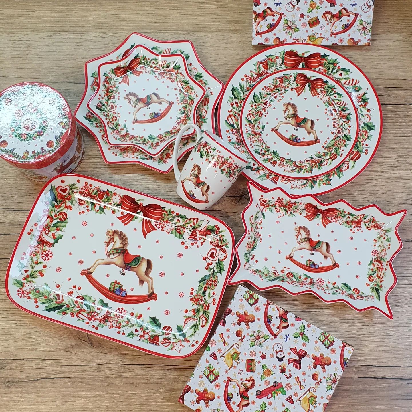 Conjunto de Porcelana Natalino com 9 Peças